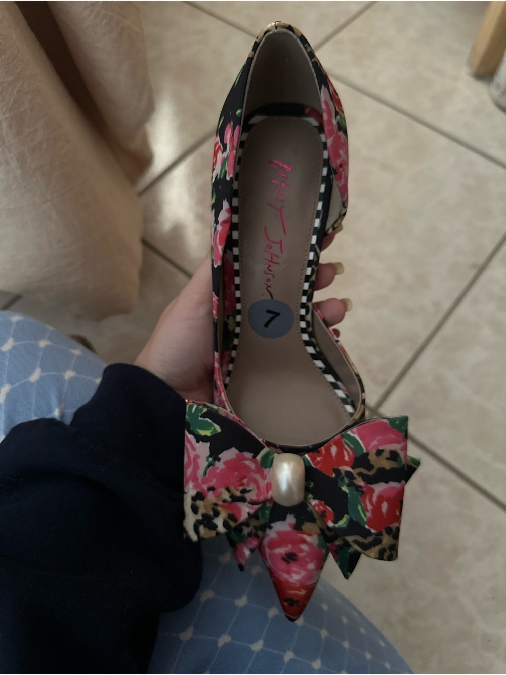 Betsey Johnson Floral Leopard Pearl Bow Pumps Heels Size 7 - Picture 4 of 5